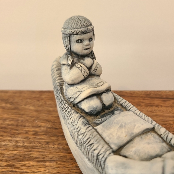 Vintage Handmade Volcanic Ash Native American Canoe Sculpture. - Picture 4 of 12